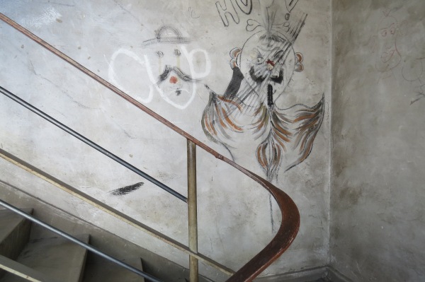 Graffiti im Treppenhaus der Opernwerkstätten